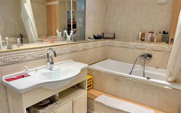 Appartement à vendre    5 pièces •  Mèze