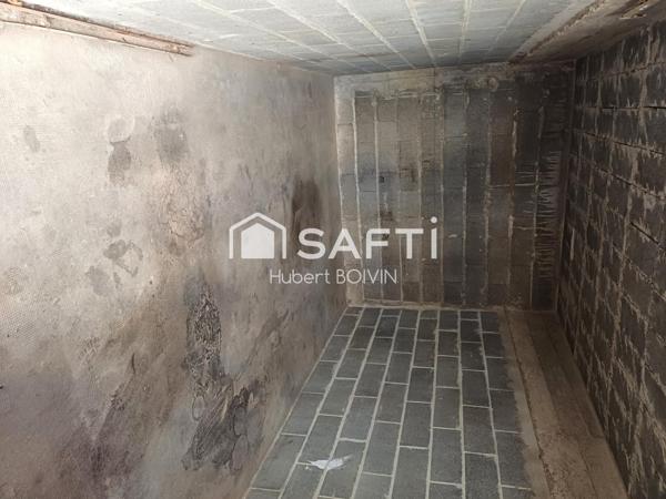 Garage / Box Fermé cour extérieure...