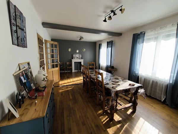 Maison de charme en plein centre de Baud