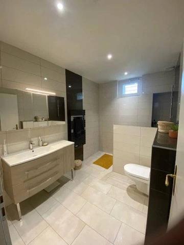 Maison de charme en plein centre de Baud