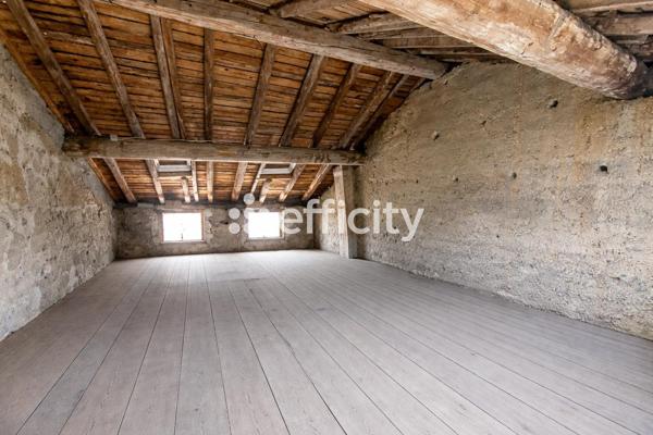 Maison
         5 pièces
        - 108 m² Exclusivité 229 000 € *