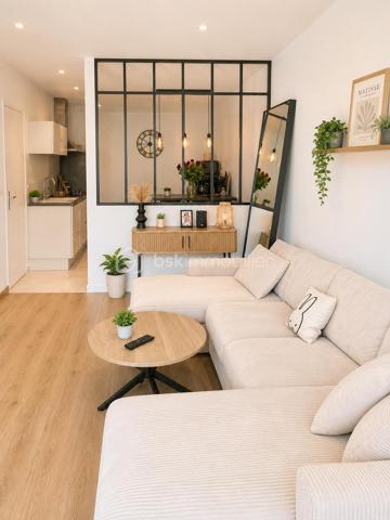 🏡 IMMEUBLE DE RAPPORT – INVESTISSEMENT SAINT-QUENTIN

Situé en plein cœur du centre-ville de Saint-Quentin, à proximité immédiate de toutes les commodités (commerces, transports, écoles…), découvrez cet immeuble de rapport composé de 3 appartements entièrement rénovés et loués.

✅ Revenus locatifs annuels : 25 800 €
✅ Très beaux logements
✅ Aucun travaux à prévoir prestations modernes et entretien irréprochable 
✅ Façade, toiture et parties communes en très bon état

Immeuble parfaitement entretenu offrant une rentabilité immédiate 

Idéal pour investisseurs souhaitant un bien rentable, sécurisé et prêt à générer des revenus dès l’acquisition.

📍 Opportunité rare sur le secteur
📞 Contactez moi  pour plus d’informations ou organiser une visite au 06.46.70.53.23
