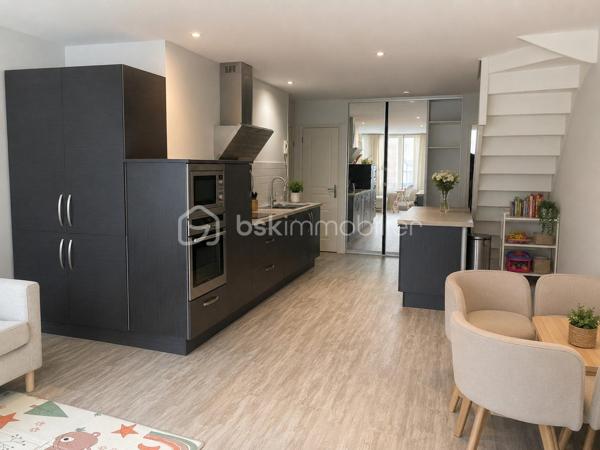 🏡 IMMEUBLE DE RAPPORT – INVESTISSEMENT SAINT-QUENTIN

Situé en plein cœur du centre-ville de Saint-Quentin, à proximité immédiate de toutes les commodités (commerces, transports, écoles…), découvrez cet immeuble de rapport composé de 3 appartements entièrement rénovés et loués.

✅ Revenus locatifs annuels : 25 800 €
✅ Très beaux logements
✅ Aucun travaux à prévoir prestations modernes et entretien irréprochable 
✅ Façade, toiture et parties communes en très bon état

Immeuble parfaitement entretenu offrant une rentabilité immédiate 

Idéal pour investisseurs souhaitant un bien rentable, sécurisé et prêt à générer des revenus dès l’acquisition.

📍 Opportunité rare sur le secteur
📞 Contactez moi  pour plus d’informations ou organiser une visite au 06.46.70.53.23