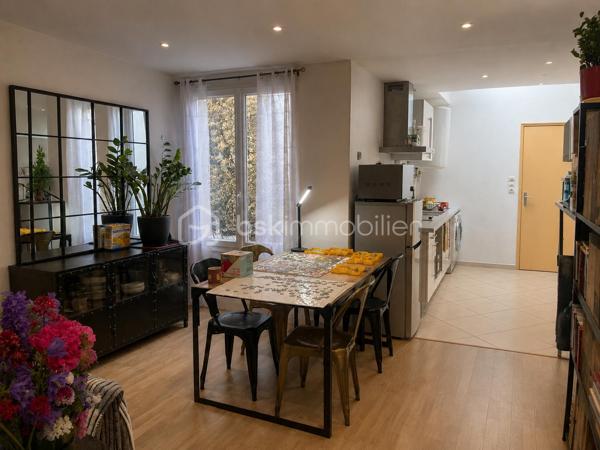 🏡 IMMEUBLE DE RAPPORT – INVESTISSEMENT SAINT-QUENTIN

Situé en plein cœur du centre-ville de Saint-Quentin, à proximité immédiate de toutes les commodités (commerces, transports, écoles…), découvrez cet immeuble de rapport composé de 3 appartements entièrement rénovés et loués.

✅ Revenus locatifs annuels : 25 800 €
✅ Très beaux logements
✅ Aucun travaux à prévoir prestations modernes et entretien irréprochable 
✅ Façade, toiture et parties communes en très bon état

Immeuble parfaitement entretenu offrant une rentabilité immédiate 

Idéal pour investisseurs souhaitant un bien rentable, sécurisé et prêt à générer des revenus dès l’acquisition.

📍 Opportunité rare sur le secteur
📞 Contactez moi  pour plus d’informations ou organiser une visite au 06.46.70.53.23