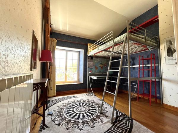 Maison 10 pièces 248 m² habitable.