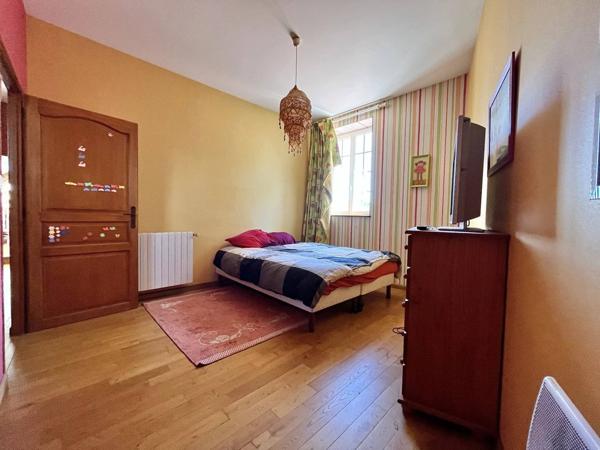 Maison 10 pièces 248 m² habitable.