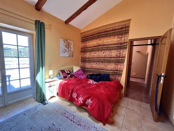 Maison 10 pièces 248 m² habitable.