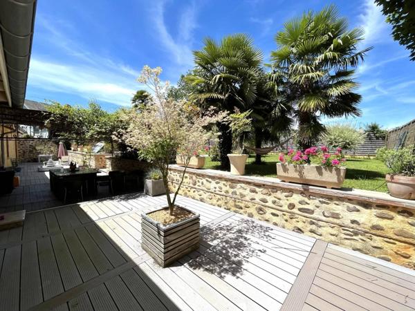 Maison 10 pièces 248 m² habitable.