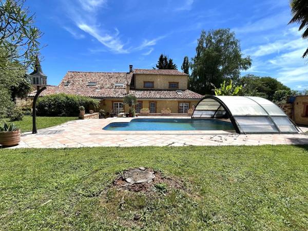 Maison 10 pièces 248 m² habitable.