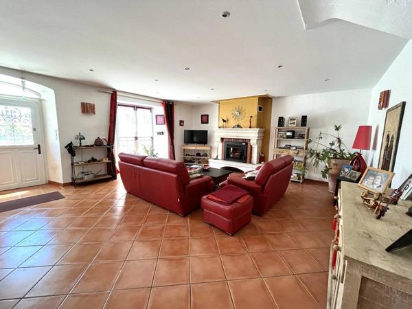 Maison 10 pièces 248 m² habitable.