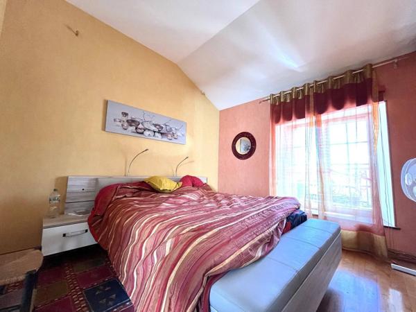 Maison 10 pièces 248 m² habitable.