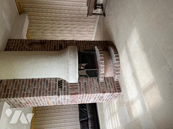 Maison de maitre comprenant 10 pièces.