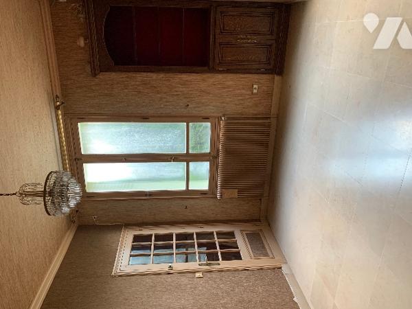 Maison de maitre comprenant 10 pièces.