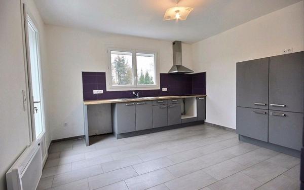 Maison à louer    4 pièces •  Saint-Boès