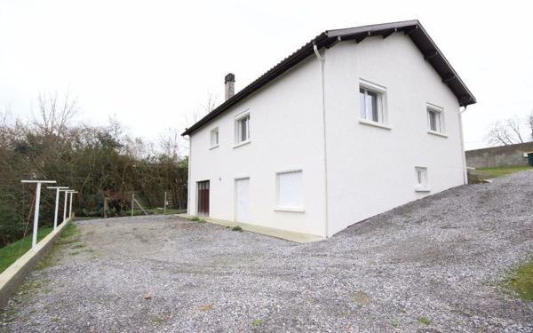 Maison à louer    4 pièces •  Saint-Boès