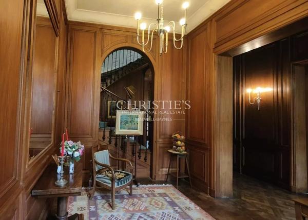 Hôtel particulier avec jardin garage et annexe au cœur de La Rochelle