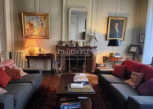 Hôtel particulier avec jardin garage et annexe au cœur de La Rochelle