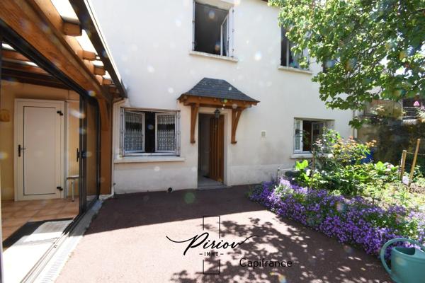 Maison de ville, vie de plain pied, 2 salles d'eau, 3 chambres