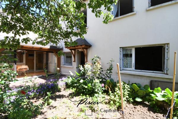 Maison de ville, vie de plain pied, 2 salles d'eau, 3 chambres