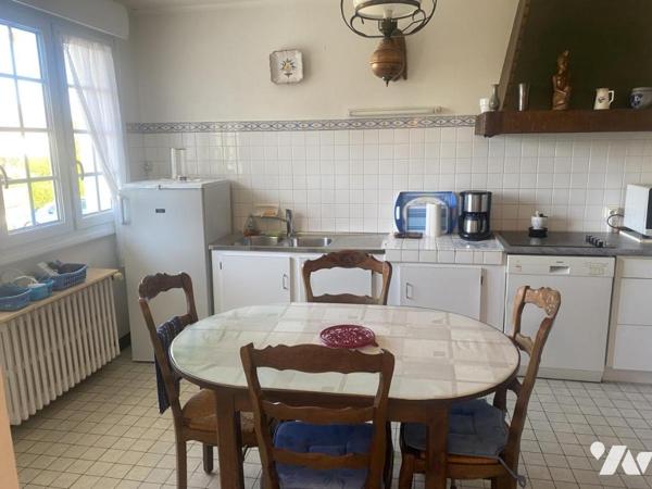 MAISON AVEC TERRAIN  DANS AGREABLE VILLAGE