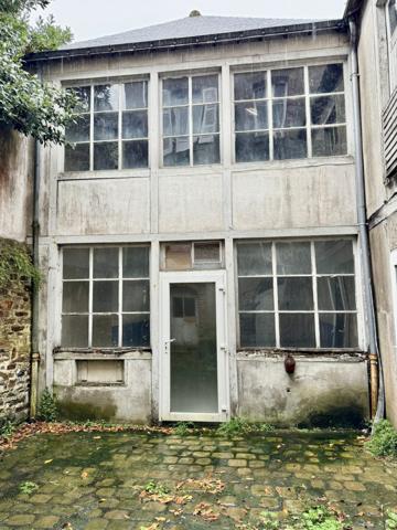 Entrepot / Bureau à Rehabiliter