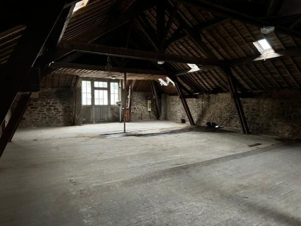 Entrepot / Bureau à Rehabiliter