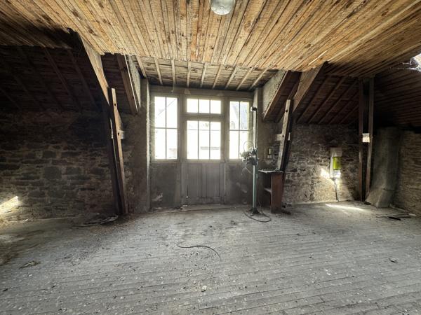 Entrepot / Bureau à Rehabiliter