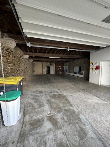 Entrepot / Bureau à Rehabiliter