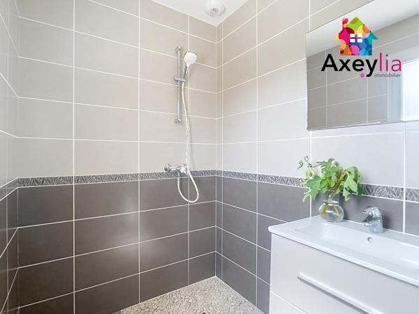 Villerest (42300) A VENDRE - SECTEUR VILLEREST - MAISON DE PLAIN-PIED DE 2014 AVEC TROIS CHAMBRES DONT UNE SUITE PARENTALE, GARA