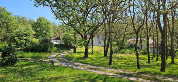 Propriété - 8 chambres - Écrin de verdure - Lot 46