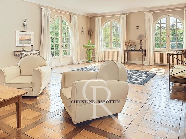 Arcangues (64200) En exclusivité, ancienne propriété princière de 285 m2 à 2 pas de Biarritz