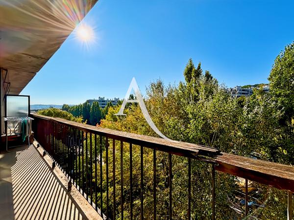 Appartement Fontenay Le Fleury 3 pièce(s) 66 m2