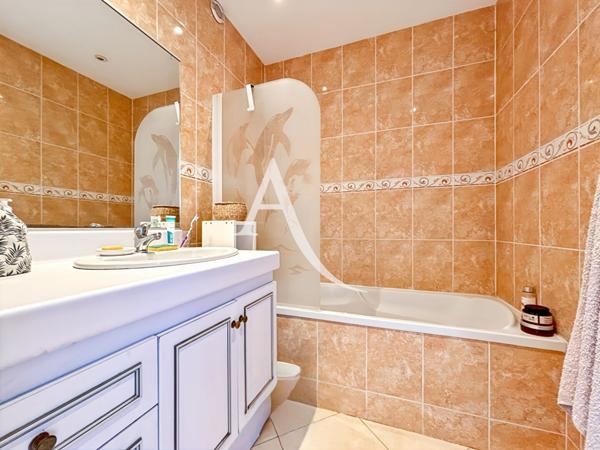 Appartement Fontenay Le Fleury 3 pièce(s) 66 m2