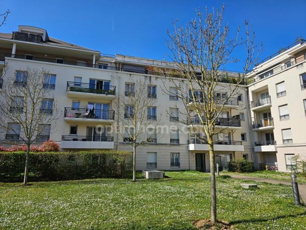 Appartement 4 pièces de 84 m2 avec balcon et parkings à vendre à CARRIERES SOUS POISSY (78) au prix de 325000 euros