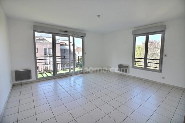 Appartement 4 pièces de 84 m2 avec balcon et parkings à vendre à CARRIERES SOUS POISSY (78) au prix de 325000 euros