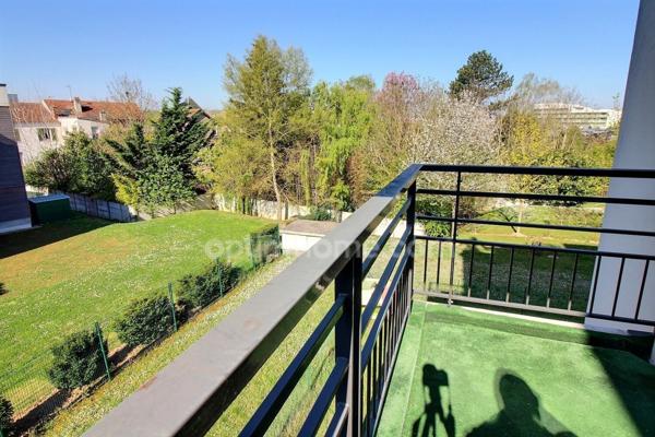 Appartement 4 pièces de 84 m2 avec balcon et parkings à vendre à CARRIERES SOUS POISSY (78) au prix de 325000 euros