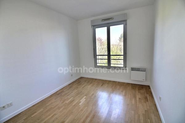 Appartement 4 pièces de 84 m2 avec balcon et parkings à vendre à CARRIERES SOUS POISSY (78) au prix de 325000 euros