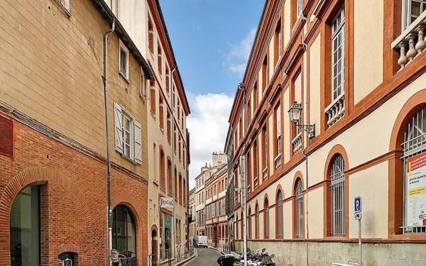 Immeuble à vendre    2 pièces • 135 m2 Toulouse