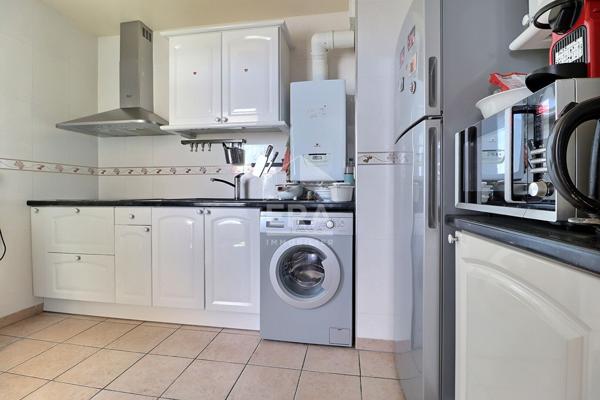 À VENDRE  BEAU 3 PIÈCES AVEC VUE SUR PARC, EXTÉRIEUR ET PARKING
