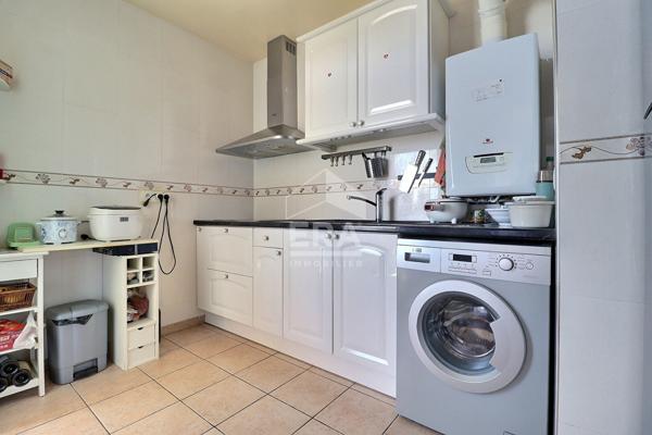 À VENDRE  BEAU 3 PIÈCES AVEC VUE SUR PARC, EXTÉRIEUR ET PARKING