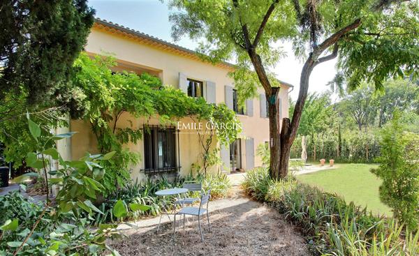 A vendre - Saint Rémy de Provence - Maison et jardin à pied du centre
