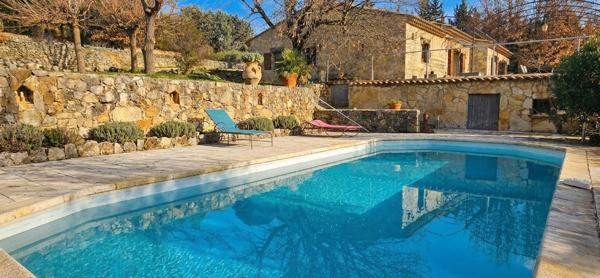 Havre de paix provençal : Votre mas en pierre au cœur de la nature