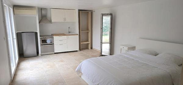 Havre de paix provençal : Votre mas en pierre au cœur de la nature