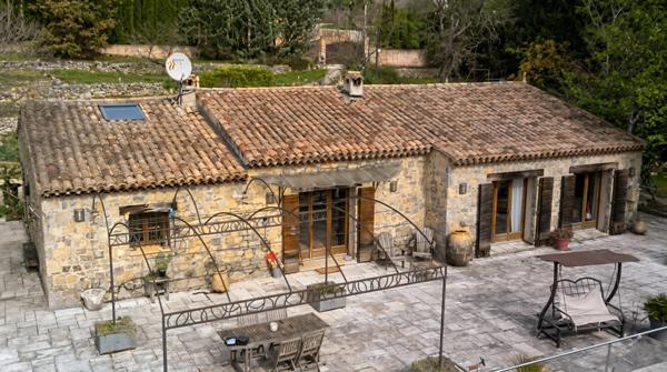 Havre de paix provençal : Votre mas en pierre au cœur de la nature