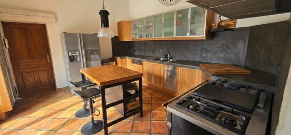 Havre de paix provençal : Votre mas en pierre au cœur de la nature