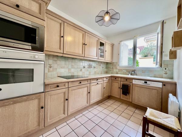 Jouy-en-Josas (78350) Maison centre ville -180m2 au sol-Terrasse plein SUD