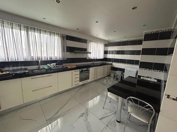 Maison à vendre 8 pièces LES PAVILLONS SOUS BOIS (93)