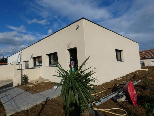 Villa neuve de plain pied de 105m², 3 chambres sur terrain de 303m² avec garage