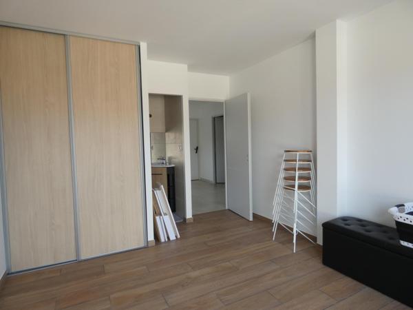 Villa neuve de plain pied de 105m², 3 chambres sur terrain de 303m² avec garage