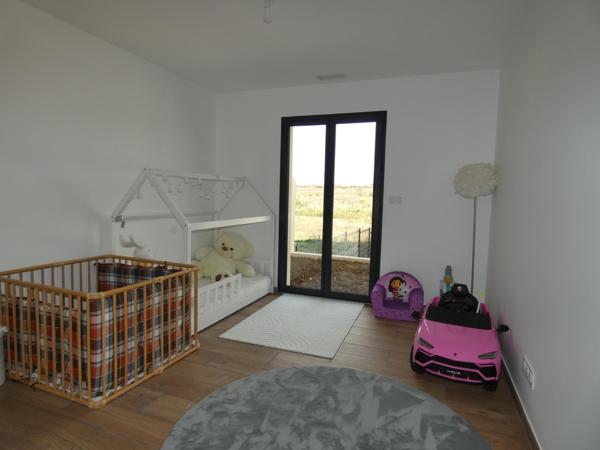 Villa neuve de plain pied de 105m², 3 chambres sur terrain de 303m² avec garage